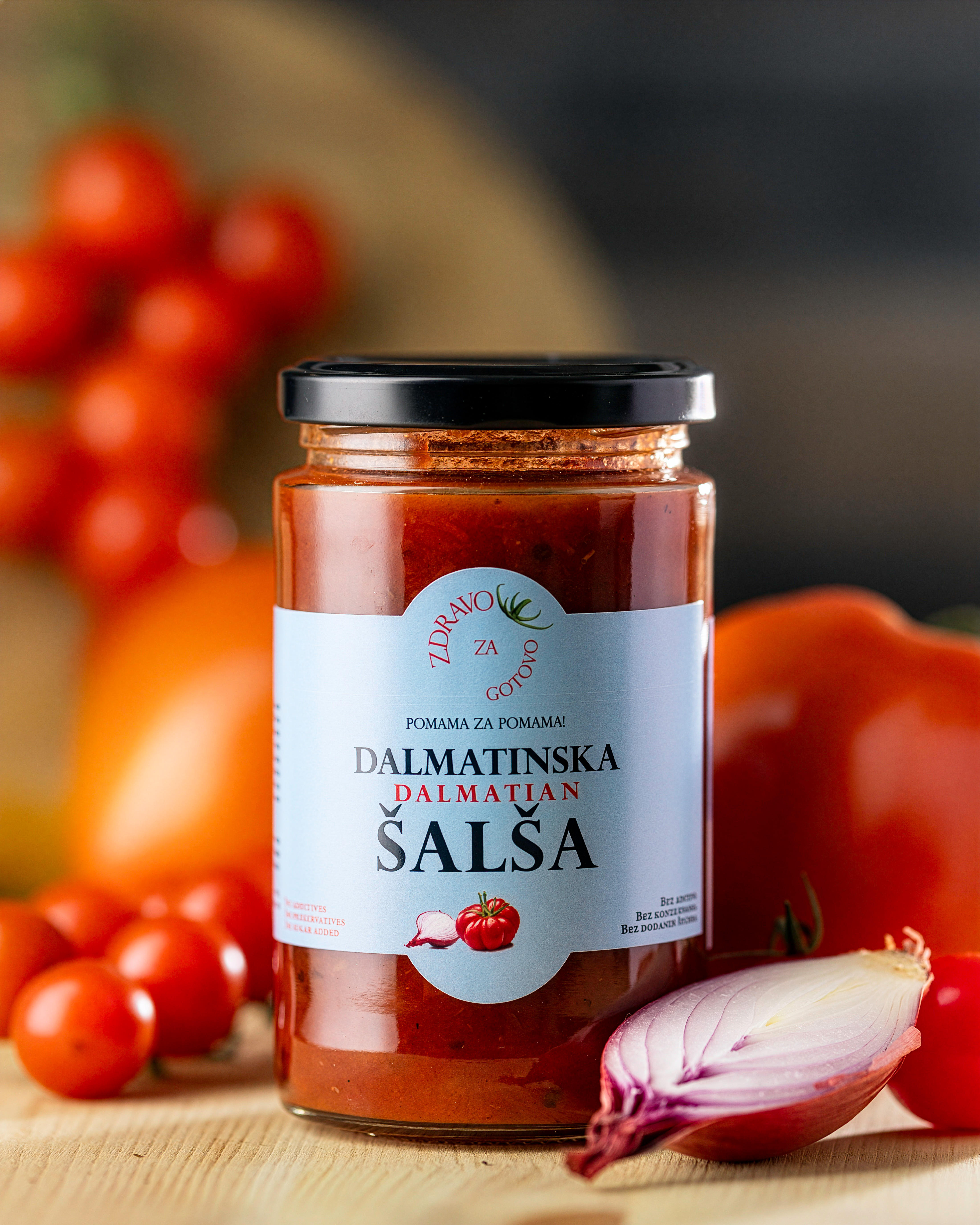 Slika rajčice sa začinima